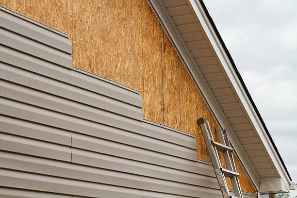 Professional Siding technician working in Mentor, OH